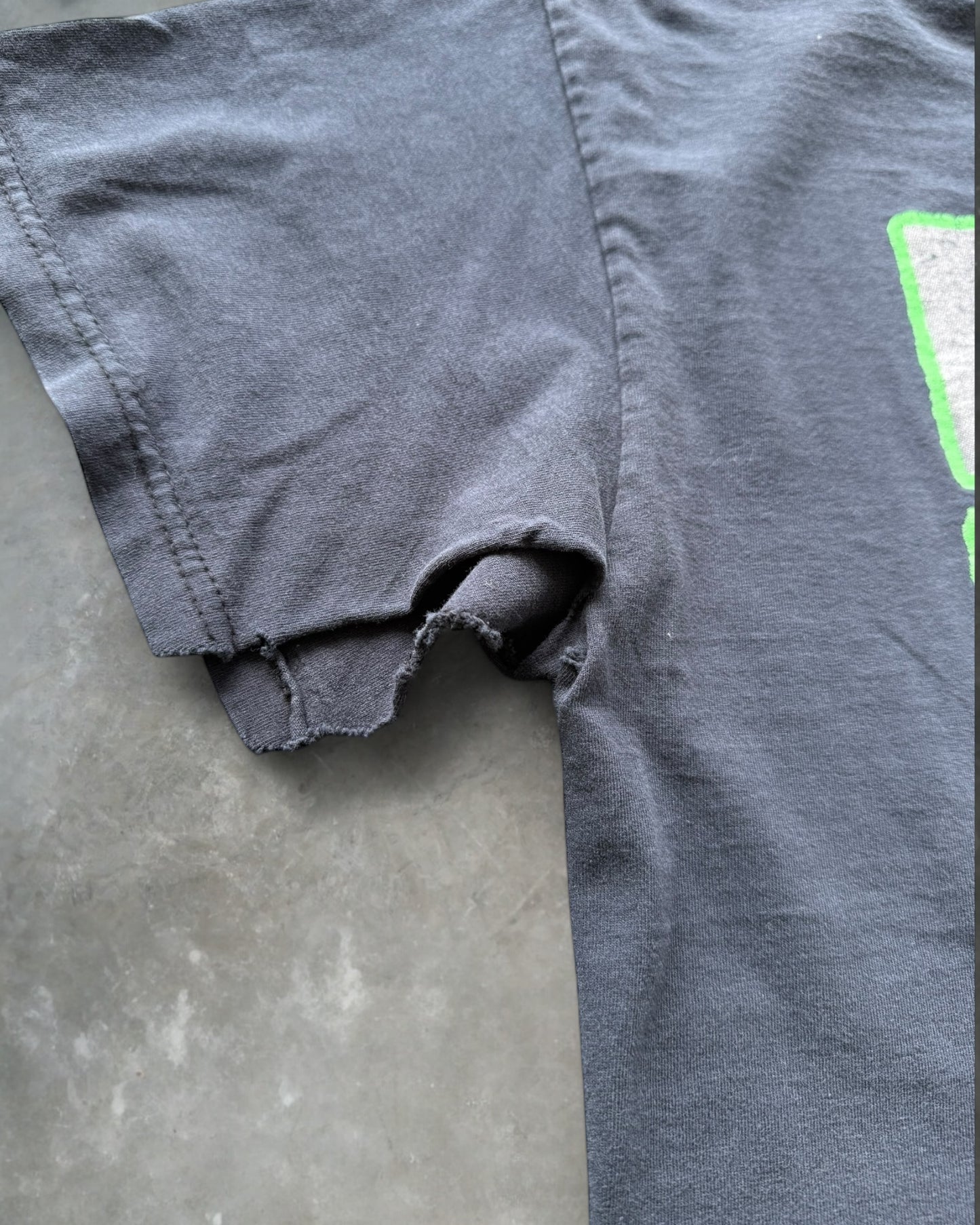 ‘00s Blunt Tee Sz. L
