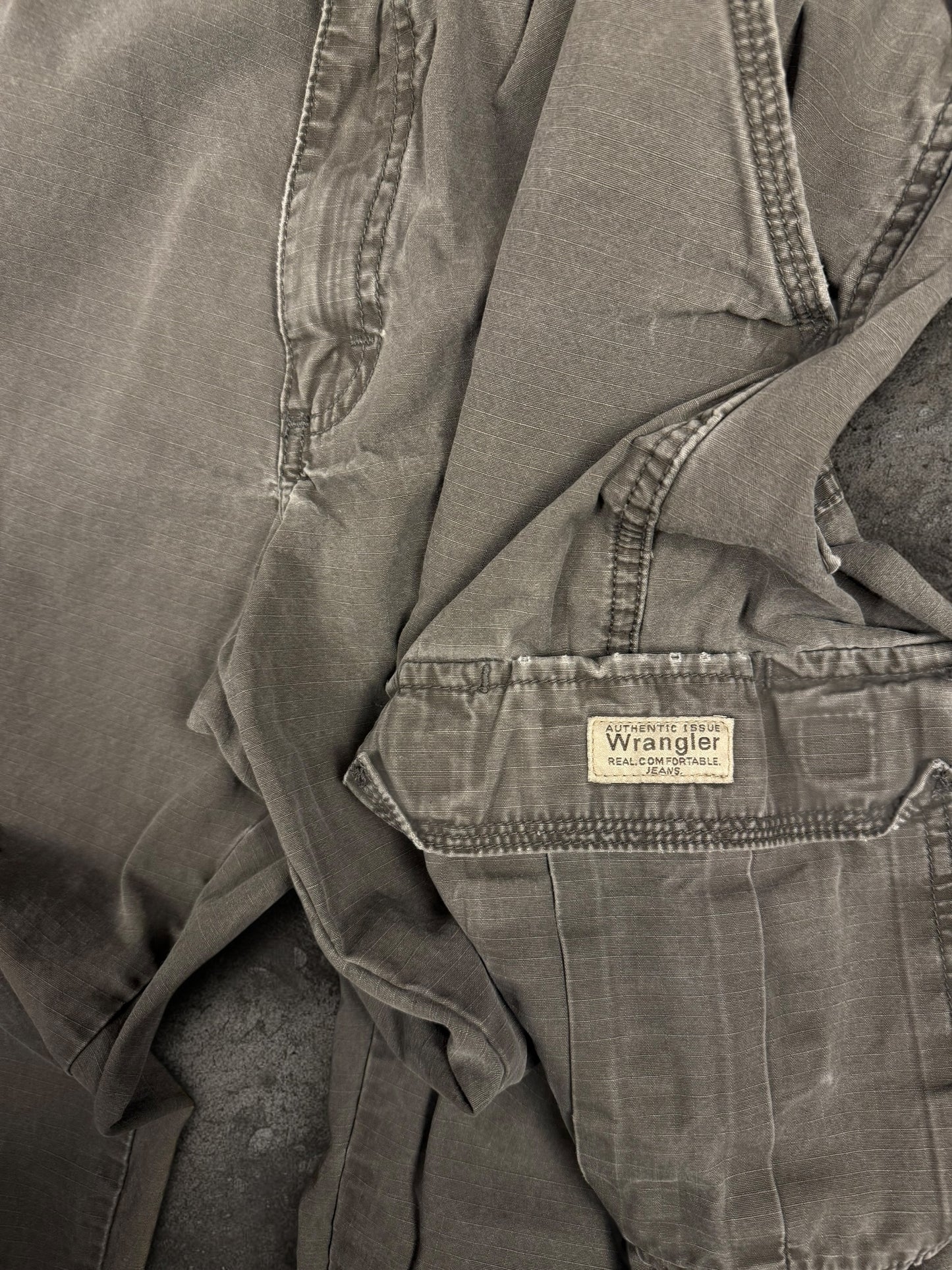 ‘00s Wrangler Cargo Pants Sz. 34x32