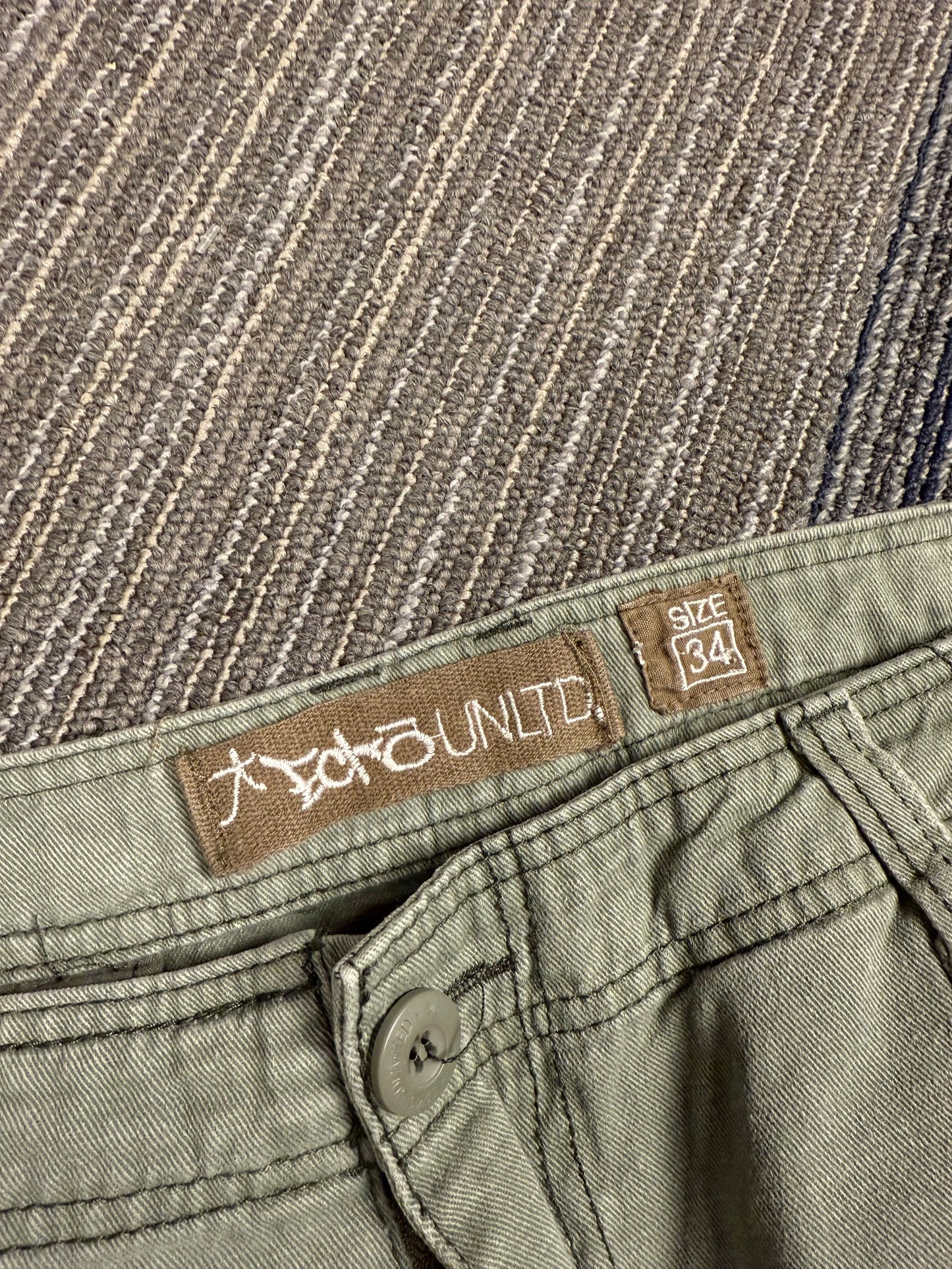 ‘00s Ecko Cargo Shorts Sz. 34