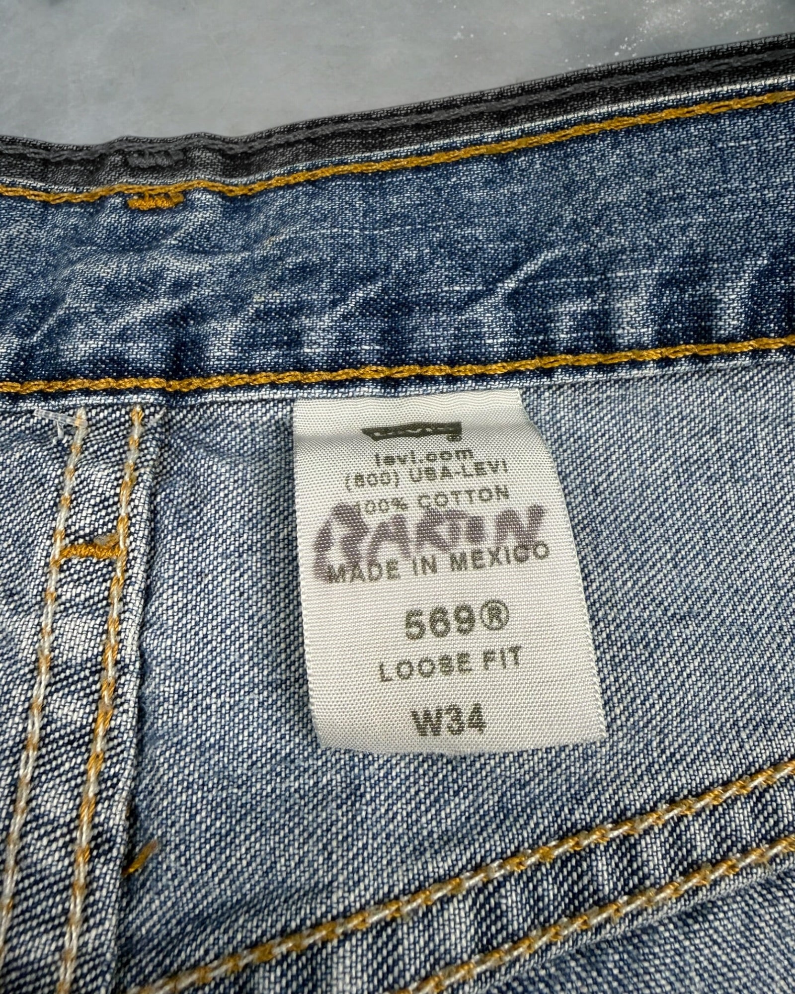 ‘00s Levi’s 569 Jorts Sz. 34