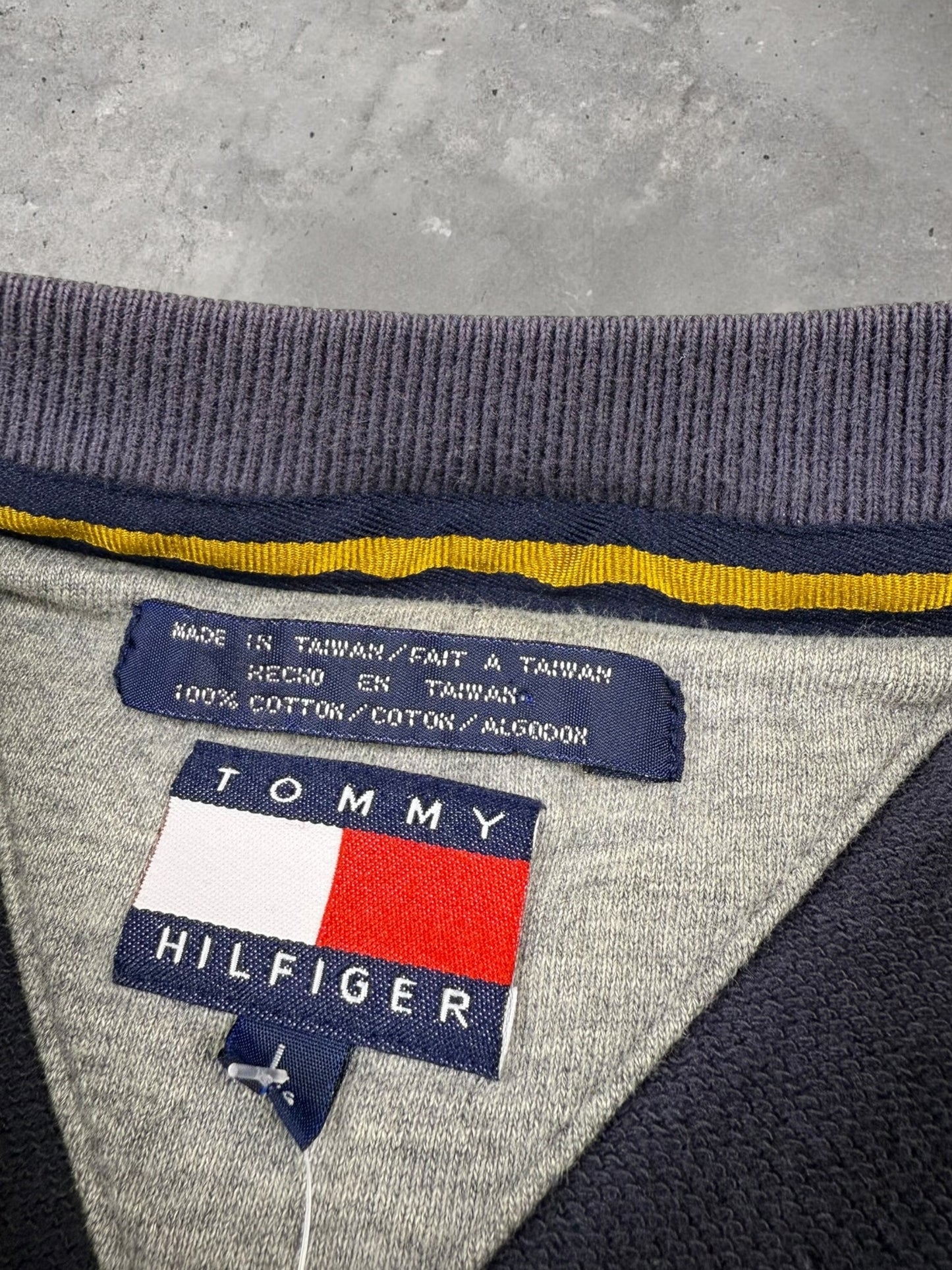 ‘00s Tommy Hilfiger Essential Tee Sz. L