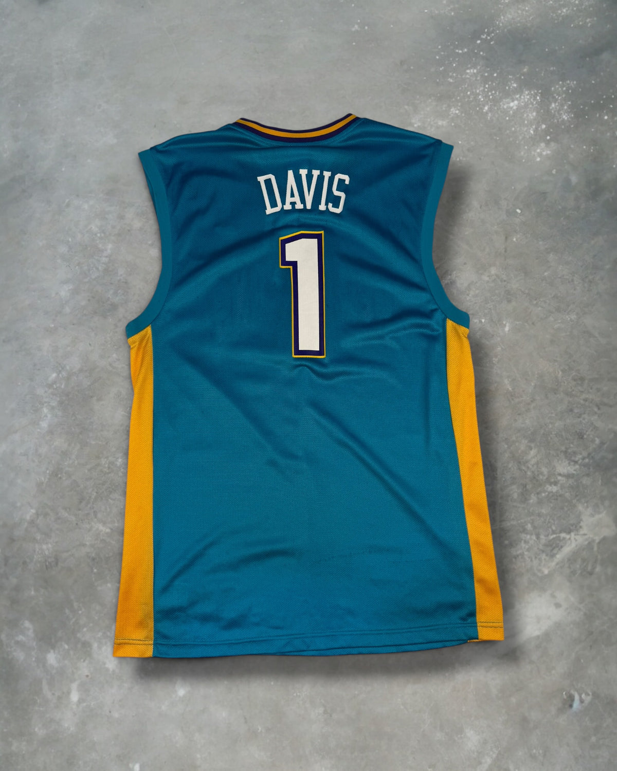 ‘00s Davis New Orleans Jersey Sz. M