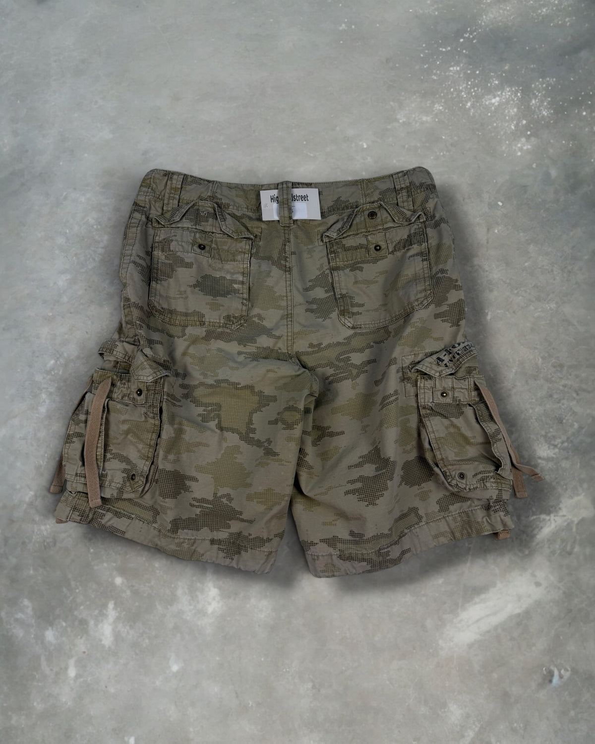 ‘00s Urban Pipeline Digi Camo Jorts Sz. 34